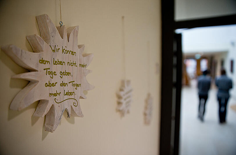 "Wir können dem Leben nicht mehr Tage geben, aber den Tagen mehr Leben", so steht es im Hospiz des Juliusspitals in Würzburg.