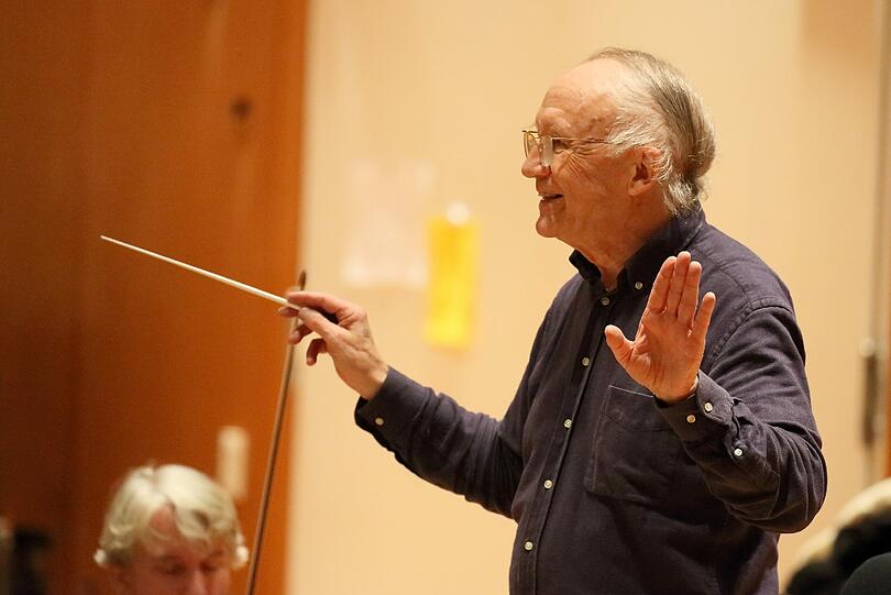 Heinz Holliger probt mit dem Bayerischen Staatsorchester.