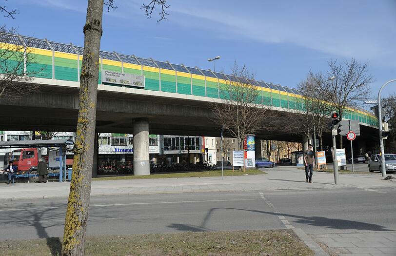 Station machen am Candidplatz.