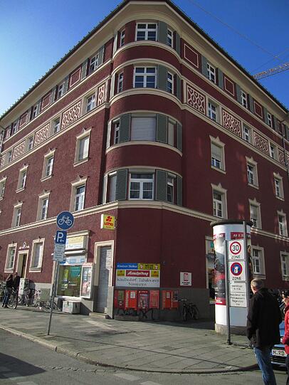 ...und so ein Genossenschaftsbau aus den 20er Jahren in der Oberen Au.