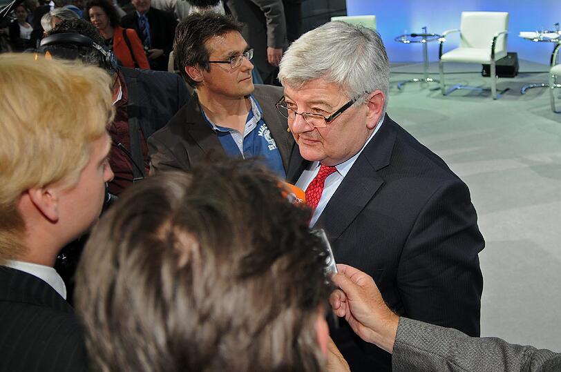 Charme-Offensive für (oder gegen) Olympia: Katarina Witt, OB Christian Ude, Joschka Fischer, Katharina Schulze und Christian Stückl diskutieren über Olympia 2018. AZ-Chefredakteur Arno Makowsky und BR-Moderatorin Ursula Heller führten durch die Diskussion. Die Bilder des spannenden Abends.