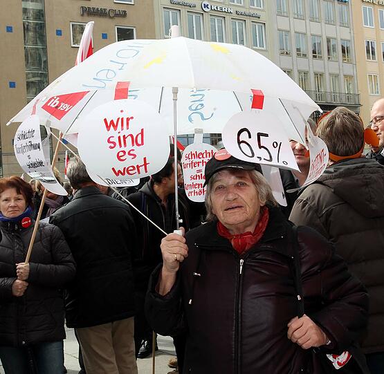 6,5 Prozent mehr Lohn: Die Bilder von der Demo auf dem Marienplatz