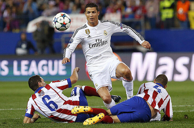 Real-Superstar Cristiano Ronaldo (Mitte) während des letzten Madrider Lokalderbys gegen Atlético.
