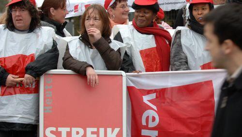 Streikende Verdi-Mitglieder Streikende Verdi-Mitglieder