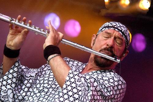 Mit Jethro Tull am 1. November in Heilsbronn: Ian Anderson, der &bdquo;Waldschrat mit der Zauberflöte&ldquo;.