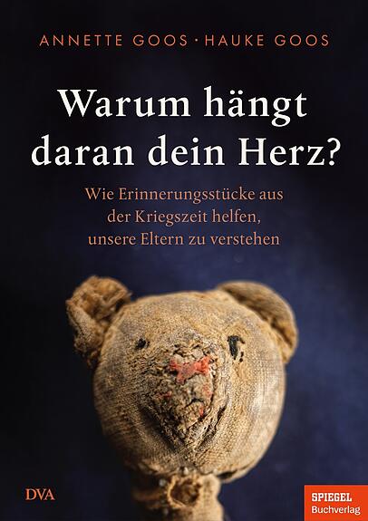 "Warum hängt daran dein Herz?" So heißt das Buch von Annette Goos und Hauke Goos über Erinnerungsstück an den Krieg. "Warum hängt daran dein Herz?" So heißt das Buch von Annette Goos und Hauke Goos über Erinnerungsstück an den Krieg.