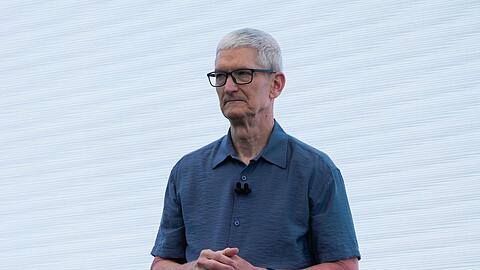 Apple-Chef Tim Cook zufolge kann der iPhone-Konzern Kunden nicht mehr wie bisher Kunden von Preiserh&ouml;hungen bei Bauteilen abschirmen. (Archivbild)