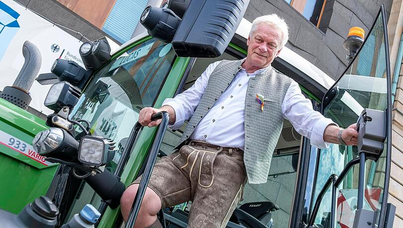 Alois Rainer (CSU, 61) am Tag der offenen Tür im Bundeslandwirtschaftsministerium. Er ist ist seit Mai 2025 Bundesminister für Landwirtschaft, Ernährung und Heimat. Alois Rainer (CSU, 61) am Tag der offenen Tür im Bundeslandwirtschaftsministerium. Er ist ist seit Mai 2025 Bundesminister für Landwirtschaft, Ernährung und Heimat.