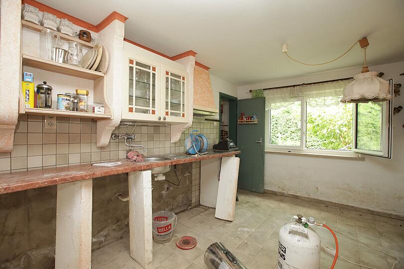 Lilli Helmingers Küche. Das Wasser stand hüfthoch im Wohnhaus der Tierheim-Leiterin. Es muss abgerissen werden.