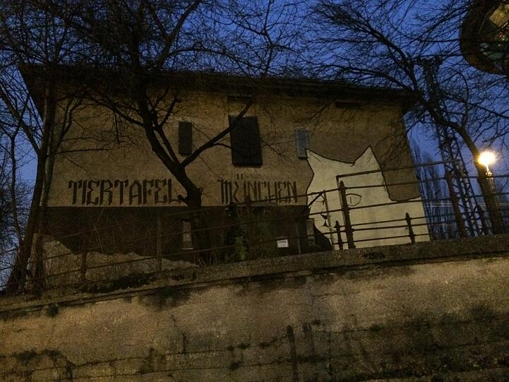 Das Gebäude der Tiertafel in der Implerstraße 1 ist in die Jahre gekommen.