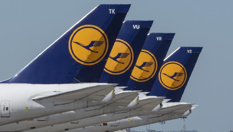 Stillgelegte Passagiermaschinen der Lufthansa stehen auf dem Frankfurter Flughafen. Stillgelegte Passagiermaschinen der Lufthansa stehen auf dem Frankfurter Flughafen.
