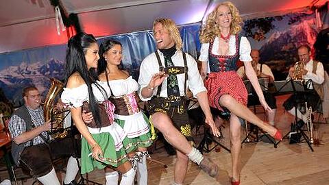 Model Nico Schwanz mit Playmates und Ex-Miss-Deutschland Daniela Domröse.