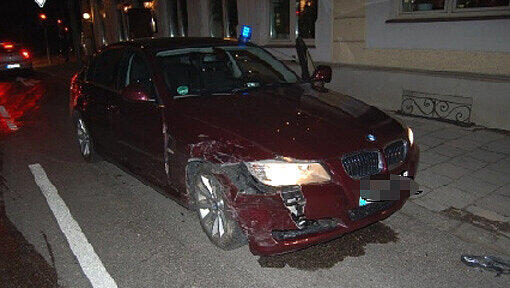 Die Unfallwagen nach dem Zusammenstoß. Die Unfallwagen nach dem Zusammenstoß.