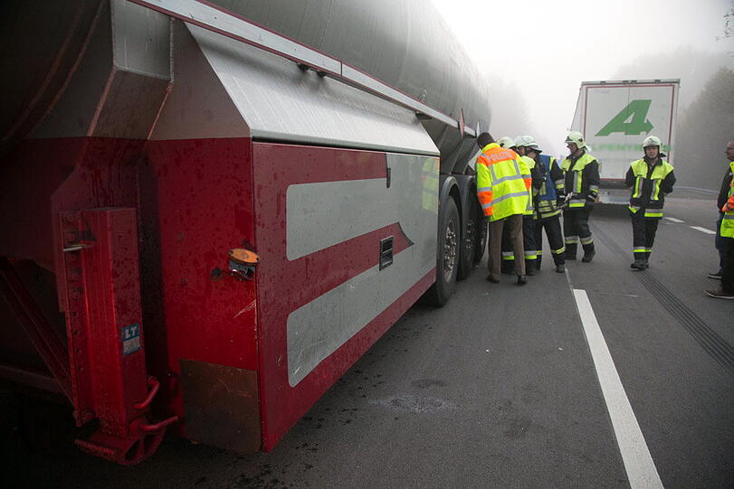 Schwerer Unfall im Morgennebel auf der B20 - die Bilder von der Bergung