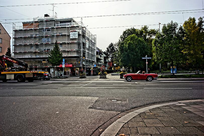 Am Laimer Anger beim Café Detterbeck besteht nach Ansicht der SPD das Bedürfnis nach einer Fußgängerampel.