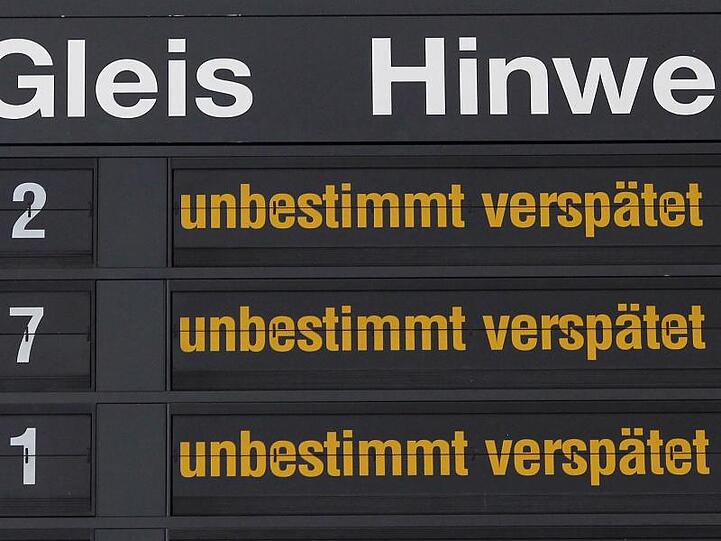 Die Deutsche Bahn ist hoch verschuldet.