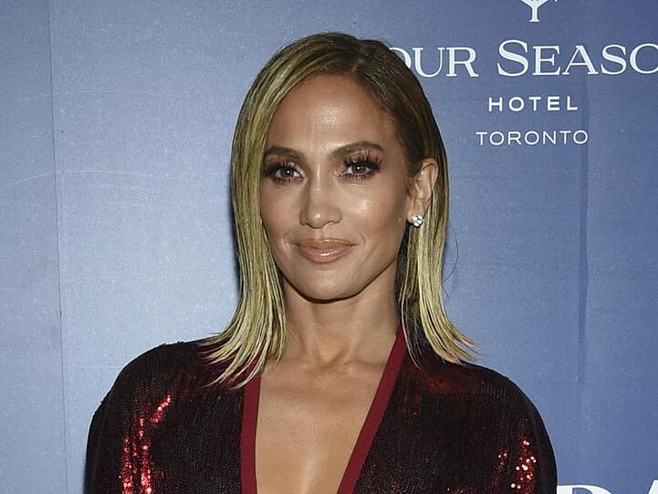 Jennifer Lopez hat die Kinder einer Grundschule glücklich gemacht.