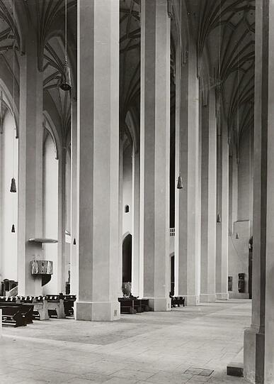 Der kahle Dom 1956: Bis die vielen historischen Kunstwerke zurückkehren, dauert's noch bis 1994.