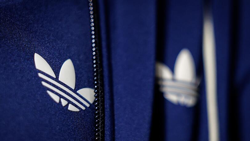 Trotz einer komplizierten Weltlage hat der Sportartikelkonzern Adidas eines der besten Quartale der Firmengeschichte hingelegt (Archivbild).