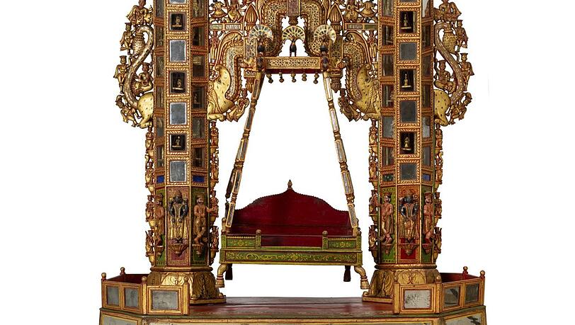 Krishnas Vergnügen: Die opulente Schaukel entstand um 1900 in Raisalmer. Krishnas Vergnügen: Die opulente Schaukel entstand um 1900 in Raisalmer.