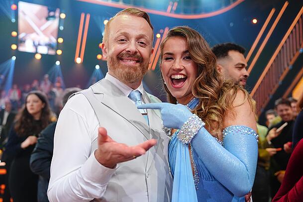 Sänger Ross Antony mit Tanzpartnerin Mariia Maksina Sänger Ross Antony mit Tanzpartnerin Mariia Maksina
