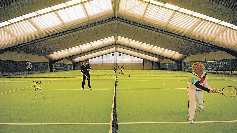 Auf sechs Hallen-Courts können sich die Tennisbegeisterten im Rothof auch im Winter austoben. Auf sechs Hallen-Courts können sich die Tennisbegeisterten im Rothof auch im Winter austoben.