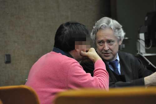 Salvatore Greco auf der Anklagebank im Münchner Landgericht. Rechts neben ihm sein Anwalt Roland Hasl.