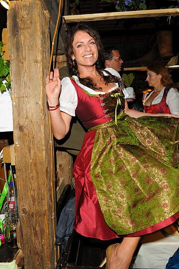 Macht sich in letzter Zeit ein wenig rar, auf der Wiesn zeigte sie sich mal wieder: Schauspielerin Christine Neubauer