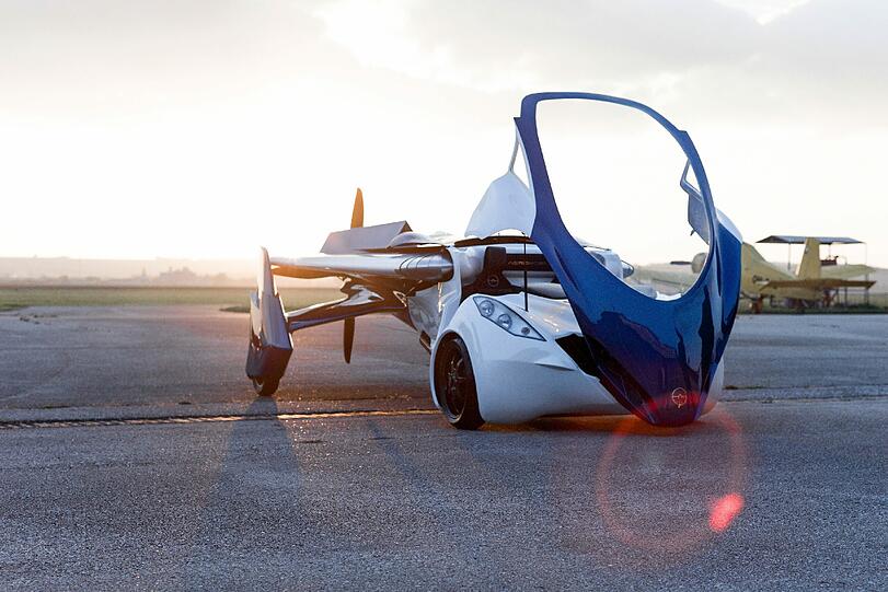 Kompakte Konstruktion: Zusammengefaltet hat das Aeromobil das Format eines Kleintransporters.