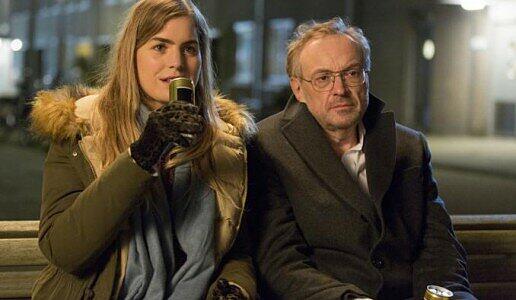 Claire (Hannah Hoekstra) und Arthur (Josef Hader) wollen sich umbringen. Der Zufall führt sie zusammen, aber nicht zu einer abendfüllenden Geschichte.