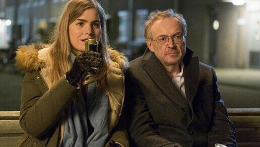 Claire (Hannah Hoekstra) und Arthur (Josef Hader) wollen sich umbringen. Der Zufall führt sie zusammen, aber nicht zu einer abendfüllenden Geschichte.