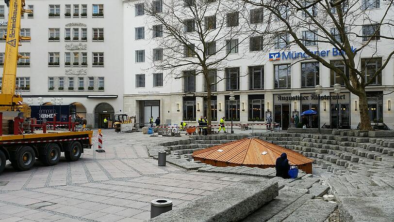 Vor dem Klosterwirt wird ein Teil des Pflasters ausgetauscht. Vor dem Klosterwirt wird ein Teil des Pflasters ausgetauscht.