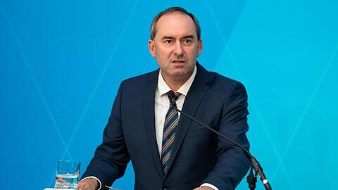 Hubert Aiwanger (Freie Wähler), Wirtschaftsminister von Bayern, spricht. (Archivbild)