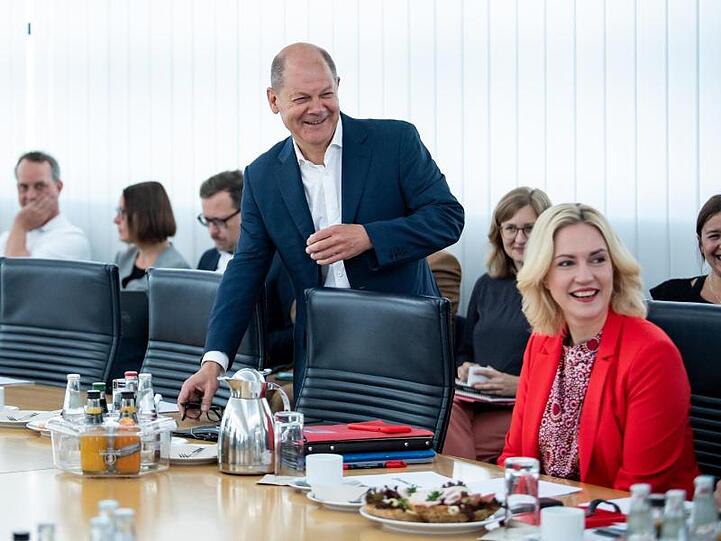 Finanzminister Olaf Scholz und Mecklenburg-Vorpommerns Ministerpräsidentin Manuela Schwesig während der Sitzung des SPD-Präsidiums im Willy-Brandt-Haus.