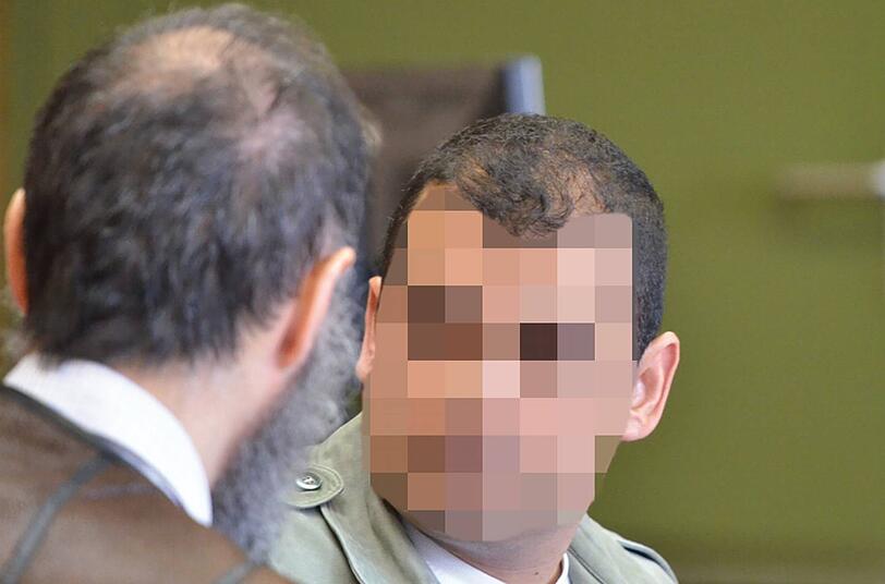 Der Afghane Davud N. (37) hat gestanden, dass er mit Komplizen falsche EU-Päasse für Chinesen und Afghanen besorgt habe.