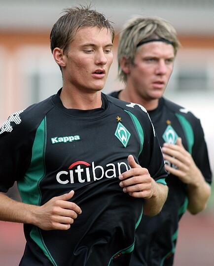 Niklas Andersen spielte in den Jugendmannschaften von HSV, Eintracht Frankfurt und Schalke 04. Er hatte sogar einen Bundesligaeinsatz bei Werder Bremen. Momentan spielt er beim Oberligisten SG Wattenscheid 09 und ist der Sohn von ...