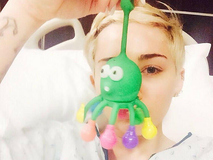 Miley Cyrus schickt Twitter-Grüße aus dem Krankenhaus