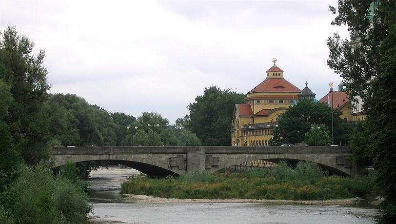 Die Ludwigsbrücke bekommt ein neues Pflaster. (Archivbild) Die Ludwigsbrücke bekommt ein neues Pflaster. (Archivbild)