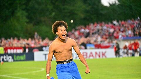 Ein Ex-Nürnberger als Pokalheld von Illertissen: Clayton Irigoyen jubelte nach seinem entscheidenden Elfmeter in Runde eins. (Archivfoto).