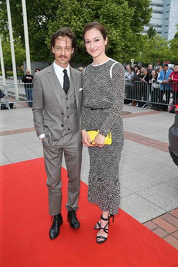 Weitere Bilder vom roten Teppich beim 65. Deutschen Filmpreis in Berlin.