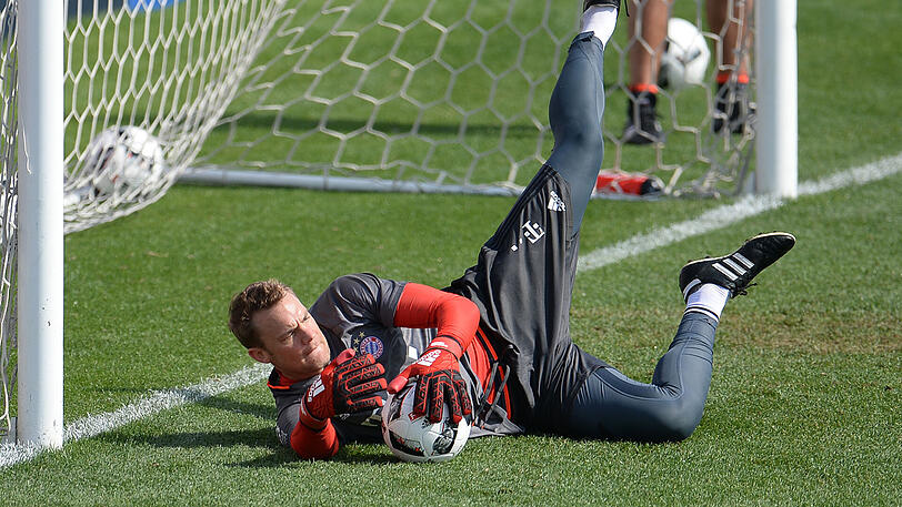 Torhüter Manuel Neuer im Bayern-Trainingslager in Doha.