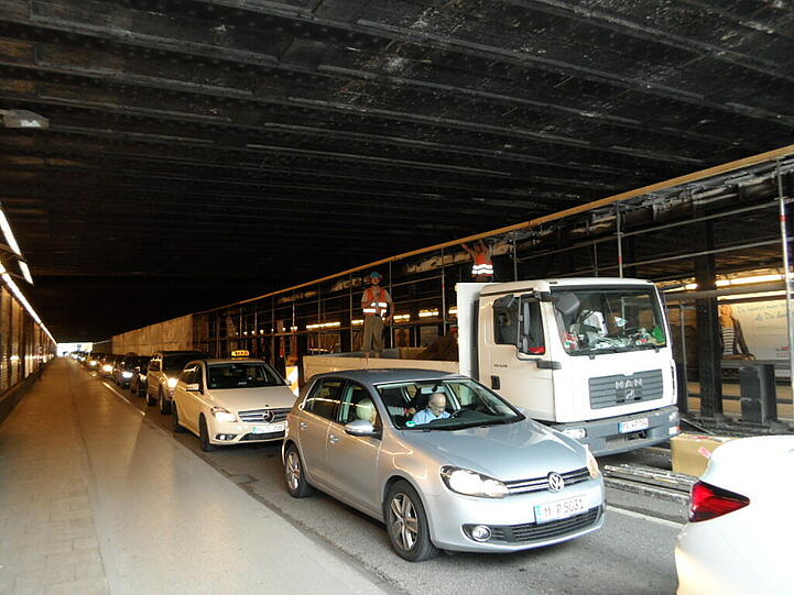 Baustelle Paul-Heyse-Tunnel: Der Blick in die dreckige Röhre