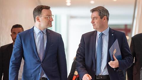 Markus Söder (r) und Gesundheitsminister Jens Spahn. Foto: Peter Kneffel/dpa