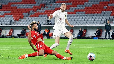 Sein erster Treffer im Trikot des FC Bayern ist unterwegs: Neuzugang Eric Maxim Choupo-Moting trifft zum 1:0 gegen Düren. R'steiner, Minkoff/AK
