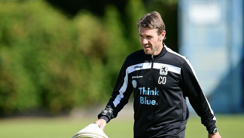 Markus von Ahlen bei seiner ersten Einheit als neuer Chef-Trainer. Markus von Ahlen bei seiner ersten Einheit als neuer Chef-Trainer.