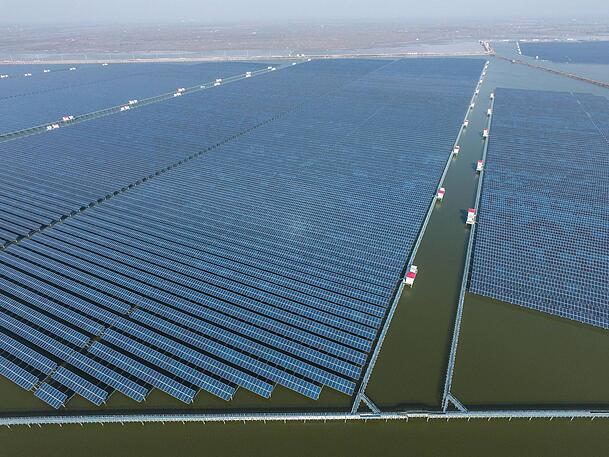 Ein Solarfeld in China. 90 Prozent der Module in Deutschland kommen aus der zweitgrößten Volkswirtschaft der Welt. Ein Solarfeld in China. 90 Prozent der Module in Deutschland kommen aus der zweitgrößten Volkswirtschaft der Welt.