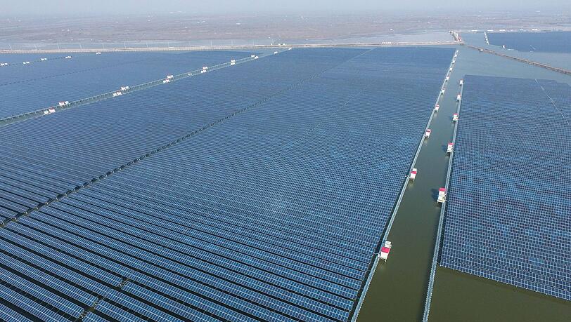 Ein Solarfeld in China. 90 Prozent der Module in Deutschland kommen aus der zweitgrößten Volkswirtschaft der Welt. Ein Solarfeld in China. 90 Prozent der Module in Deutschland kommen aus der zweitgrößten Volkswirtschaft der Welt.