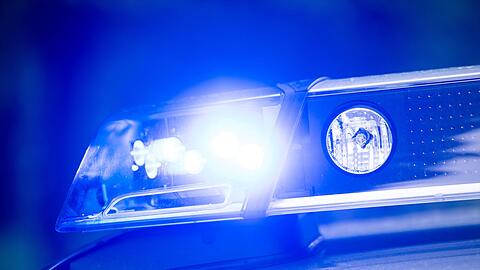 Der Verd&auml;chtige soll mit hoher Geschwindigkeit an dem Polizisten vorbeigefahren sein. (Symbolbild)