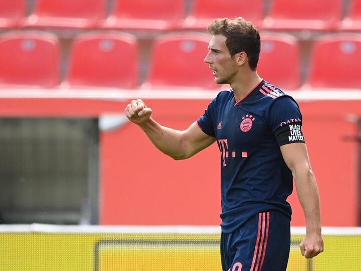Münchens Leon Goretzka jubelt über seinen Führungstreffer gegen Leverkusen. Foto: Matthias Hangst/Getty Images Europe/Pool/dpa