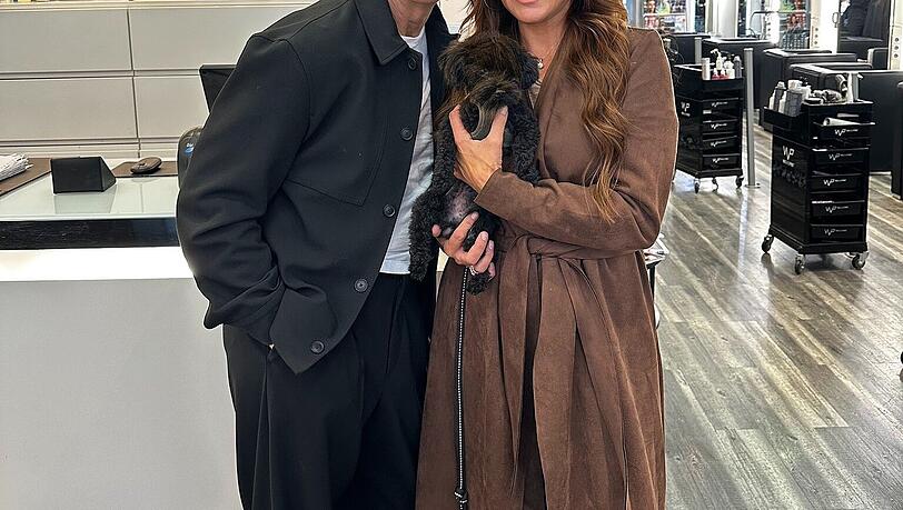 Simone Ballack wird mit längeren und dunkleren Haaren zum Herbst-Hingucker. Star-Friseur André Schulz ist für die Verwandlung verantwortlich. Simone Ballack wird mit längeren und dunkleren Haaren zum Herbst-Hingucker. Star-Friseur André Schulz ist für die Verwandlung verantwortlich.